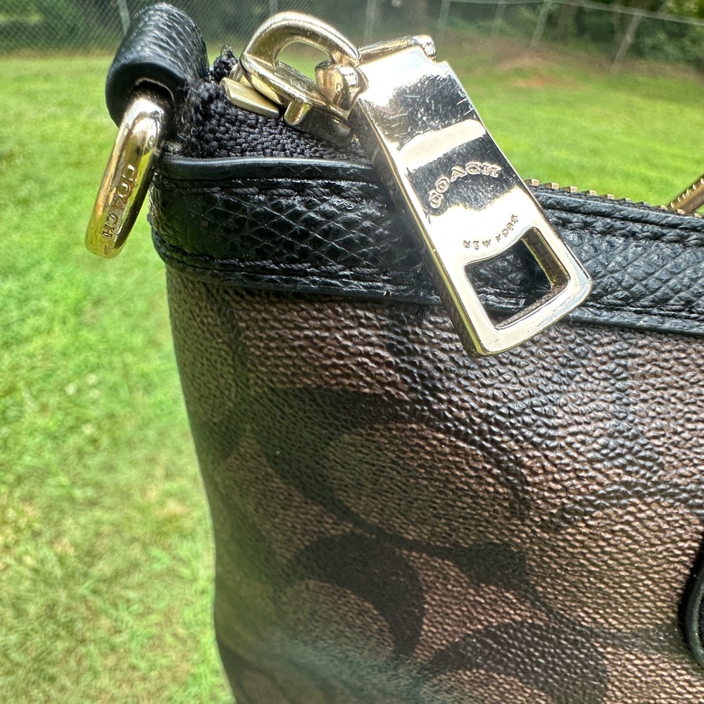 ***Sale*** Coach Brown and Black Signature Tote Bag - Picture 3 of 9